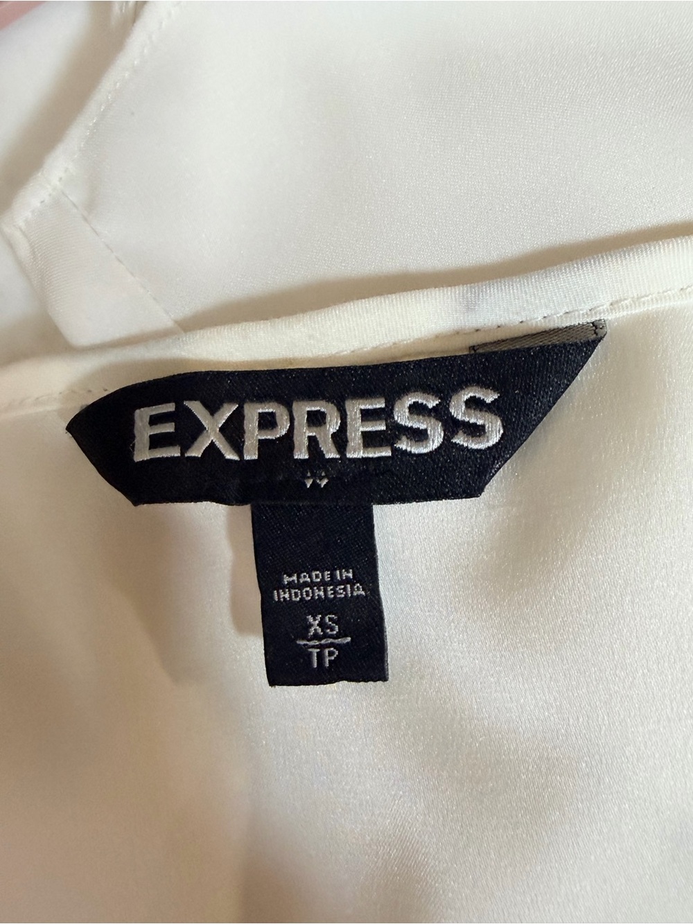 Express White Silky V Neck Lightweight Blouse Top Sz XS - Picture 13 of 14
